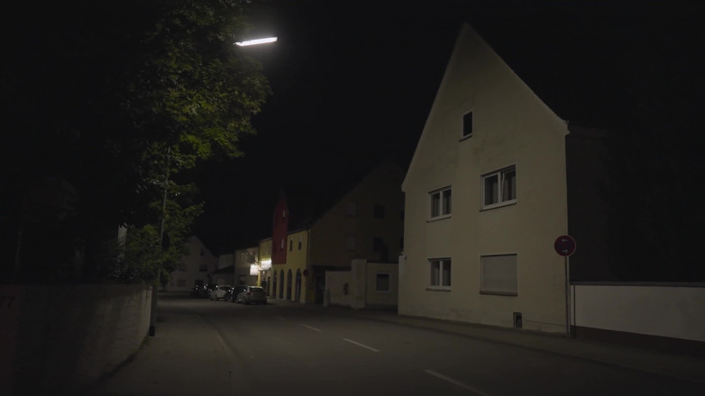 Big Boobs Babe: Un bărbat străin are parte de sex cu o femeie...