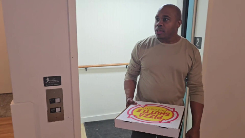 Dcrush: BBC Pizza Delivery for Hotwife