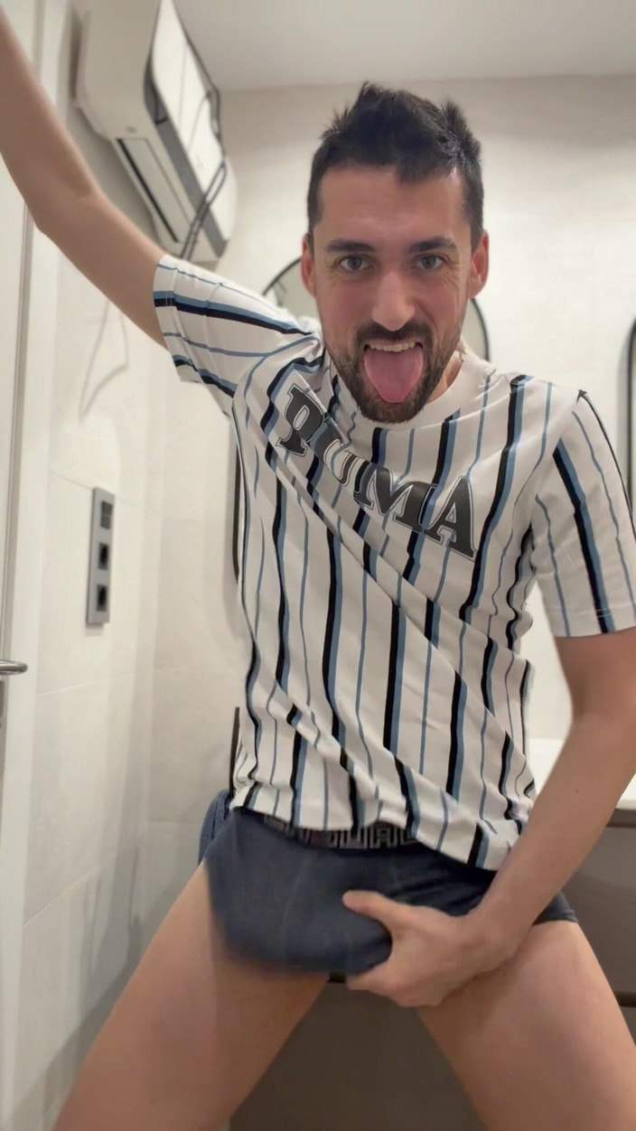 Liam Harding: Hot Stepdaddy Wanking off in Public Bathroom
