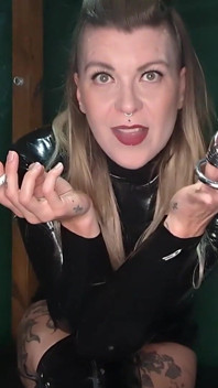 Smoking Latex Queen