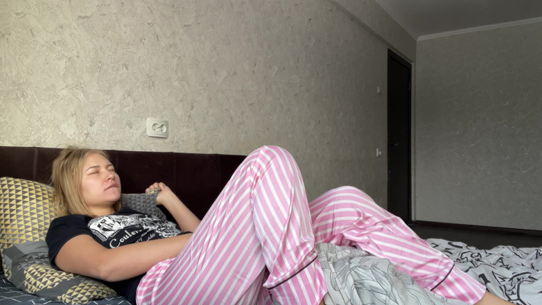 Stacy_via: Mẹ kế của tôi bị bỏ lại một mình ở nhà...