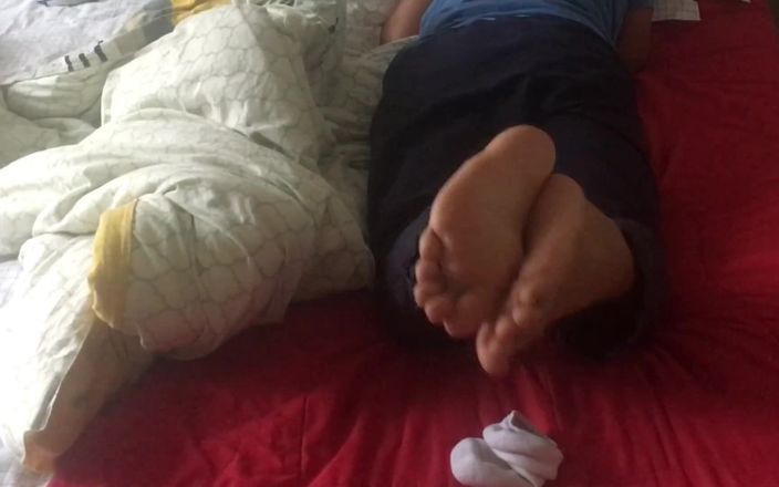Manly foot: 小さな白い足首の靴下2 - Manlyfoot -私はあなたが将来のビデオのしたいものを教えてください
