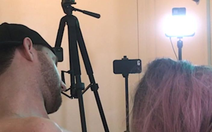 Jake Grand the man: Jade Madison, tapette gothique, s’enfile une bite au fond de...