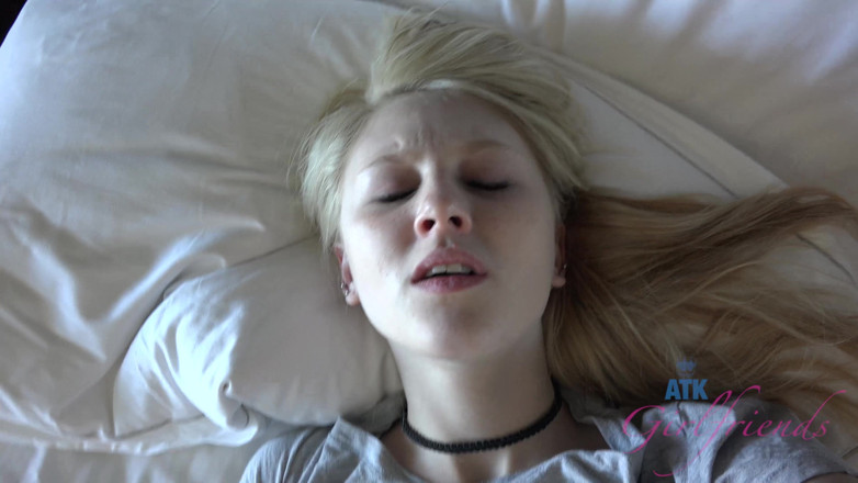 ATK Fans (Girlfriends): Blondes teen befriedigt ihren stiefvater