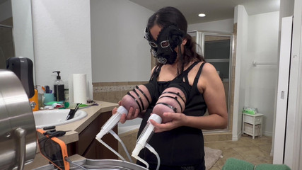 VeeVee Vixen: Hucow Dojí Její Klobása Prsa Cam B Černá