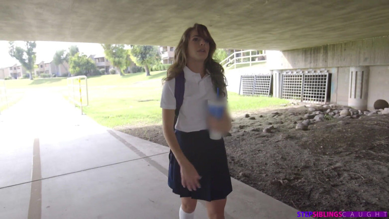 StepSiblings Caught: Sorority macocha rucha przyrodnią siostrę i przyrodniego brata - S1:e5