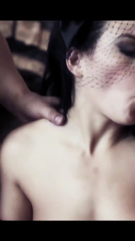 Romantyczny seks z zmysłowym trójkątem analnym i gorącymi lesbijkami MILF
