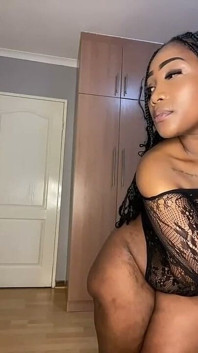 Awek montel eboni striptis & twerking