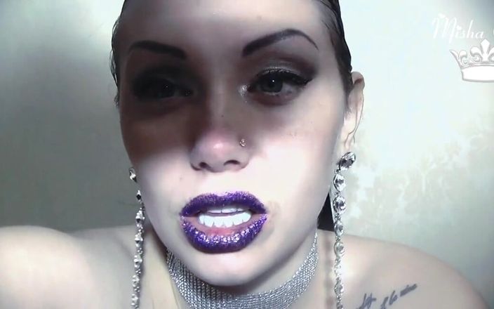 Goddess Misha Goldy: Fialové třpytivé líbání páchnoucí pysek, který je pro vás čas uctívat...