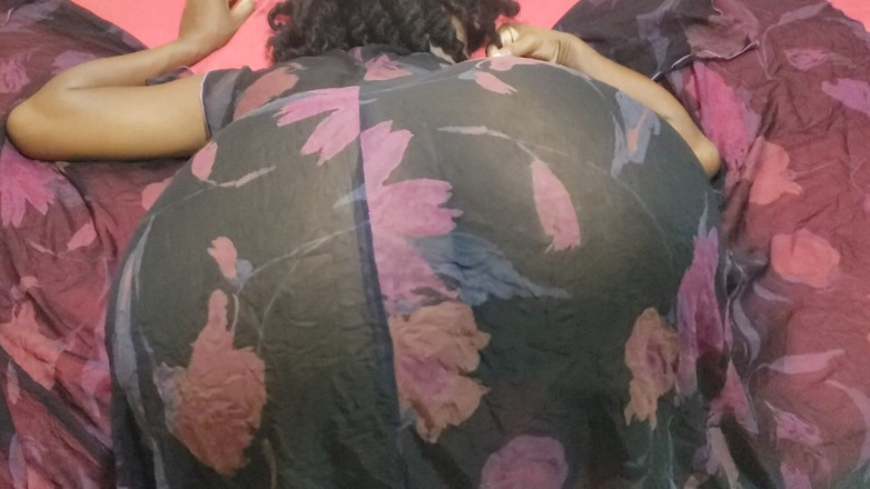 Lovemina: 目覚めたら、この天使の隣で大きな尻がいて、セックスを求めているのを想像してみて
