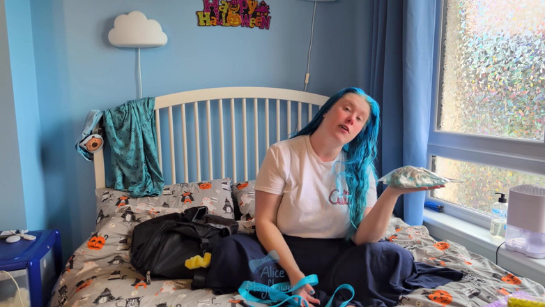 Alice_Mayflower_Scottish: Bbb 2025 年 9 月运输 - 独奏女孩 - sfw