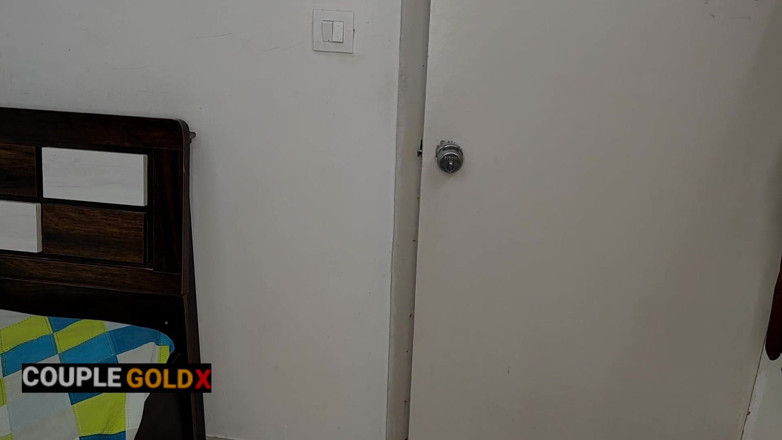 Sexy Komal: Покоївка Комала знову прийшла з проханням про оплату