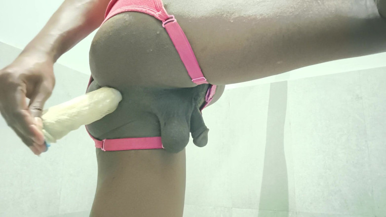 TS Azzy: Latihan seks anal sissygasm
