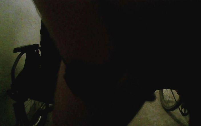 Jerking Perv: Honění ve sklepě 1 ze 3