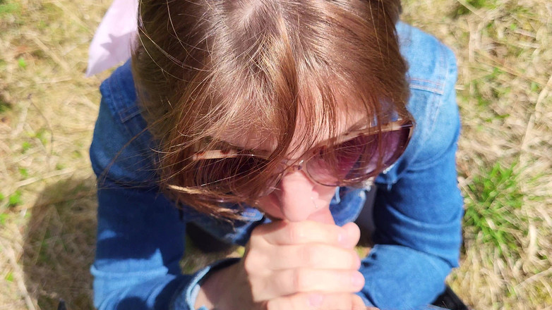 Celaena C: Sexy děvka saje náhodného ptáka, dokud nevyfouká svou nálož na...