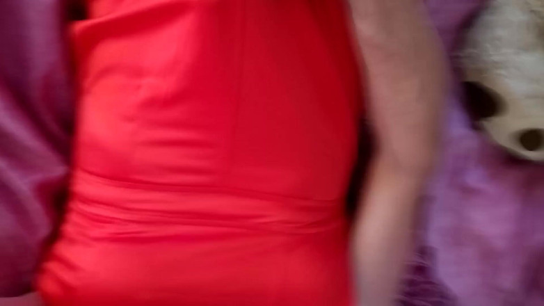 Leatransteen: Cum in red satin