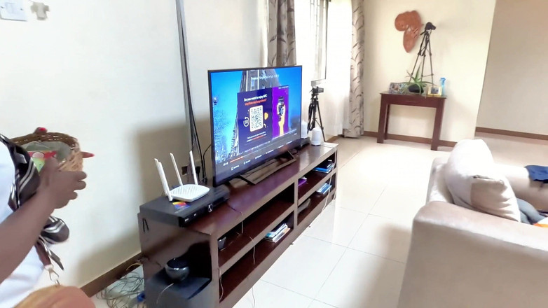 Black Swan: Door-to-door Treats and a Very Generous Customer