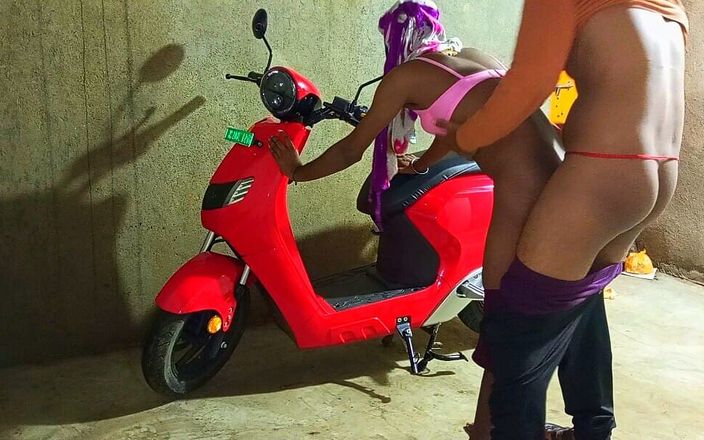 Indian Hijraji: Pantat bahenol waria ini dientot habis-habisan sama pacarnya sambil pakai...