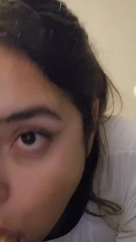 Sexy chica cachonda se masturba con consolador - amateur