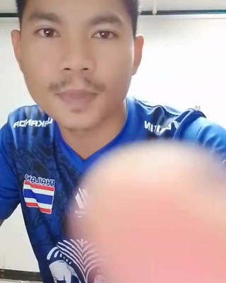 ninesuriya: Yarakla oynamanın canlı klibi, su çok havalı fışkırtıyor