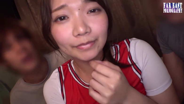 Far East pornography: Aksi hot lekuk tubuh aduhai cewek ini yang lagi nunggil...