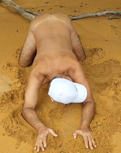 Ladysilvas: Ladysilva s’exhibe à poil en public sur la plage