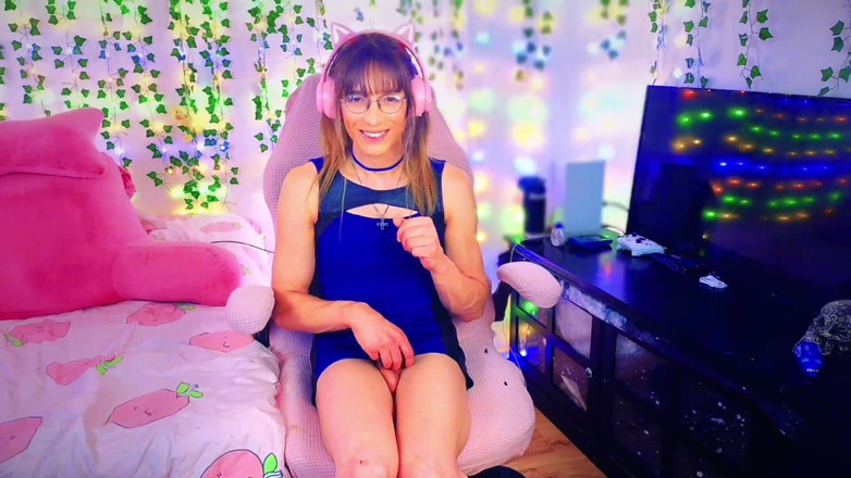 Bella Roar: Gadis trans imut yang super berotot