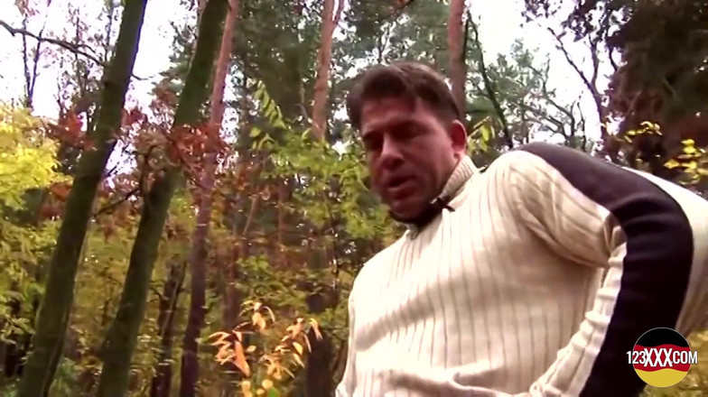 123XXX - Fucked Amateurs in Germany!: Perverzní dívka zastaví zvrhlíka a chce šukat