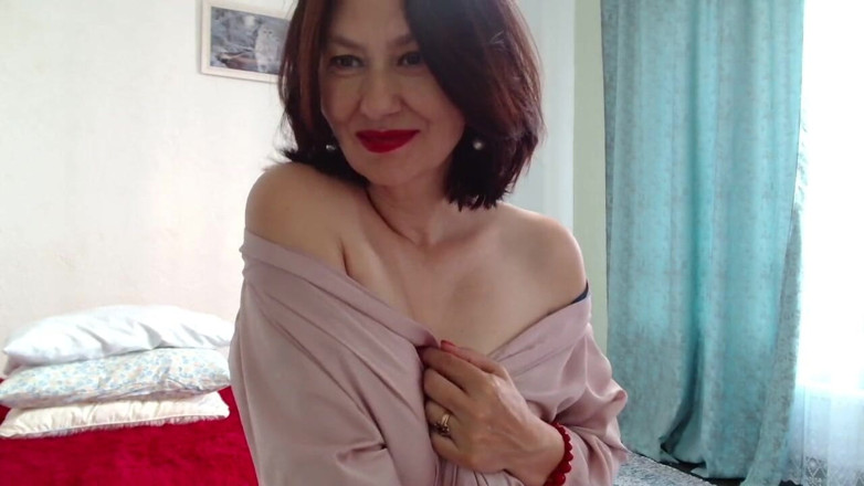 ANGELA_LADY: MILF dalam stoking putih menolak seluar dalam putih lacy ke...