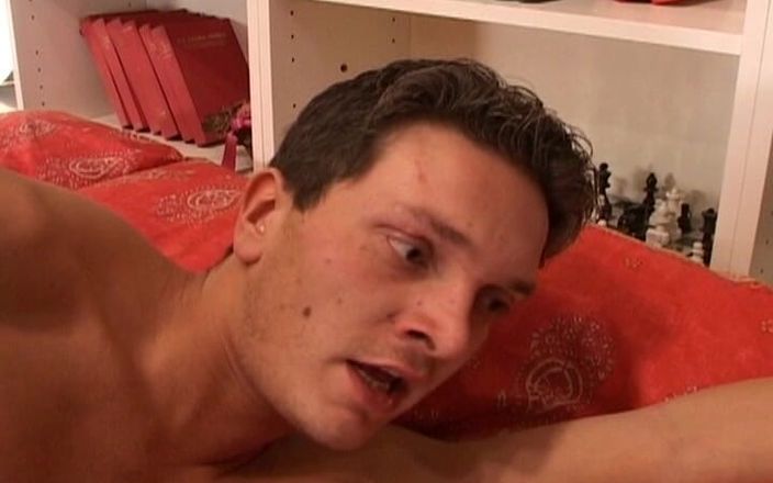 Mature Climax - 100% Mature Videos: Puta madura salvaje puede manejar dos pollas al mismo tiempo