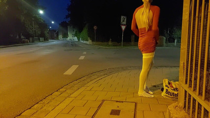 sweetfeet29: Sissy chce ve městě vykašlat