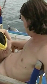 Femeie cu turban suge pula și este futută de un marinar italian