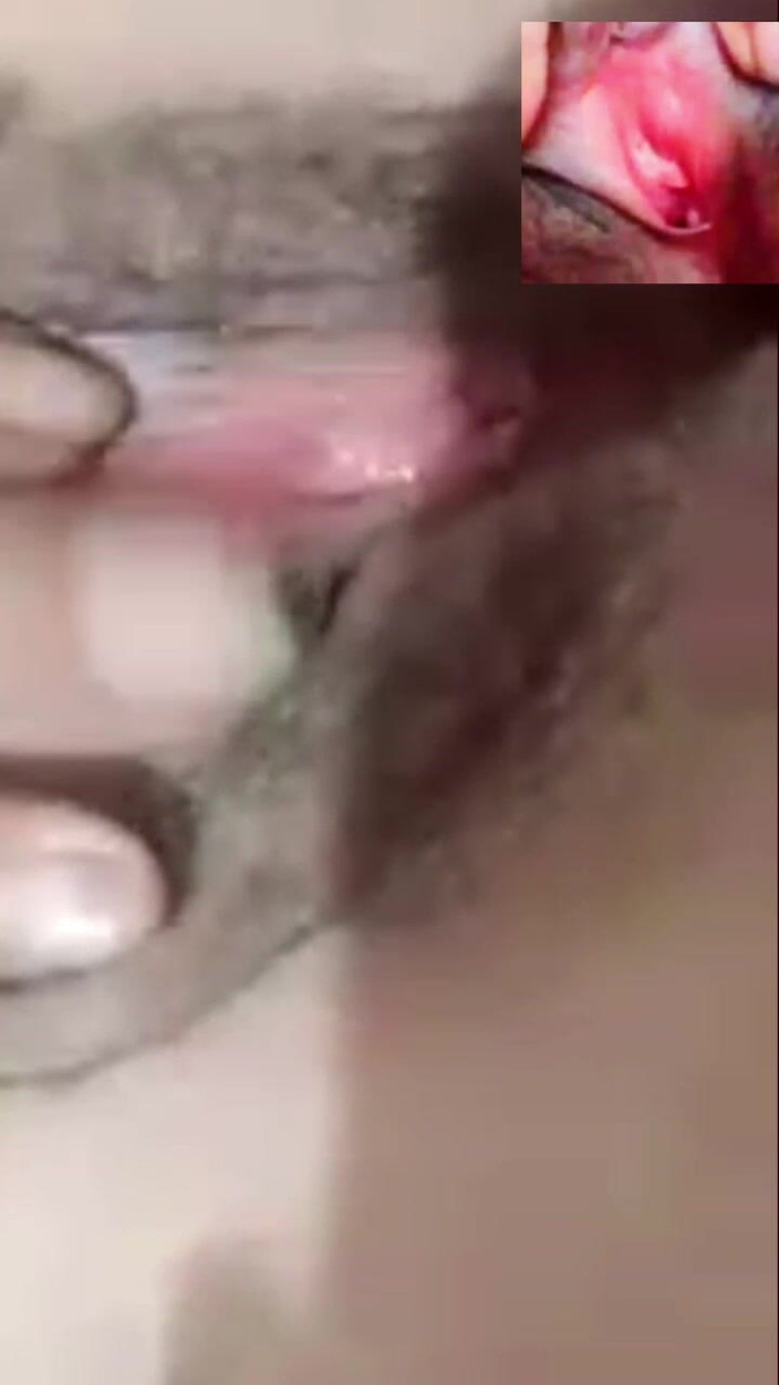 rajahutan44: Ragazza Asiatica Mostra La Sua Figa E Il Suo Seno...