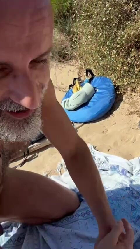Daddybearvlc: 핫한 아빠 공개 해변 섹스 - 트래픽을 멈췄어!