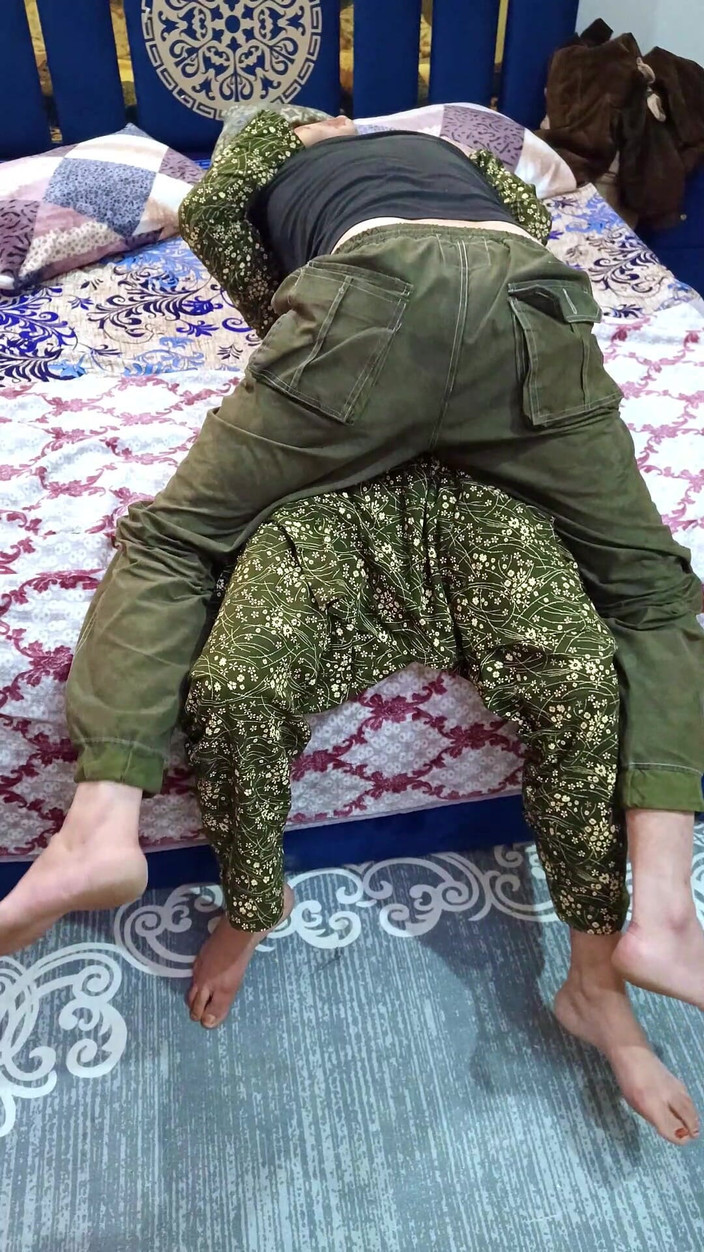 Pathani 420: La maliziosa mamma naheed khala Alizey con Chacha Qasim Chudai...