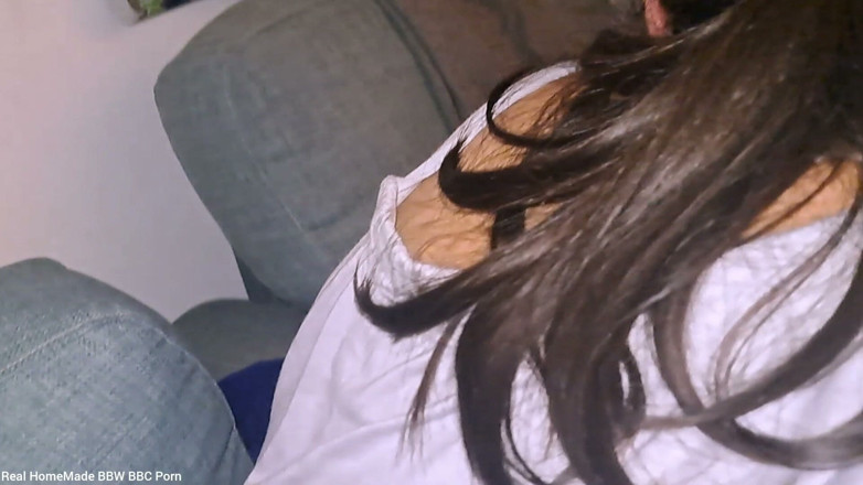 Real homemade BBW BBC porn: Нахилився над диваном, великий чорний член глибоко раком