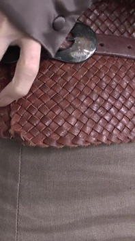 Pas dengan ikat pinggang seksi dengan rok linen, bagian 2, lady victoria valente