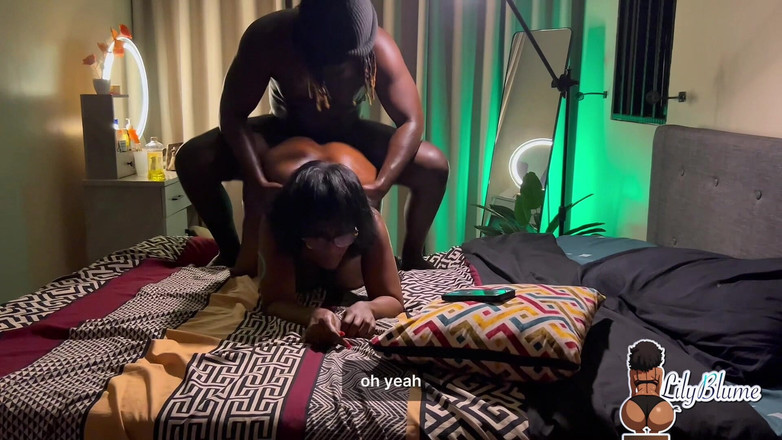 Afrocummy: 阴户很好，他不得不找一把椅子来硬操