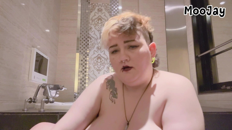 Moo Jay: Fucking My Fat Hairy Pussy on the Bed and in...