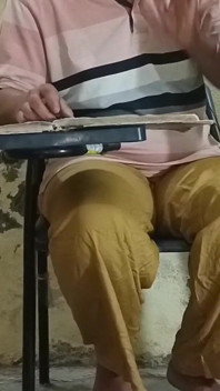 Güzel Hintli kadın genç üvey erkek kardeşiyle seks yapıyor