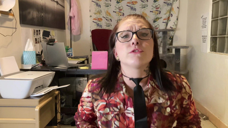 Missellie8: La salope bimbo au bureau