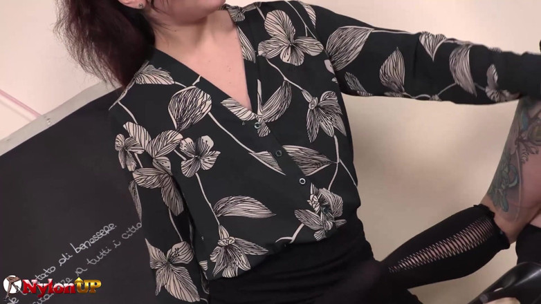 FootFetish Girls With Sex Toys and Nylons: Lauretta &amp;Lily, 교실에서 발 페티쉬