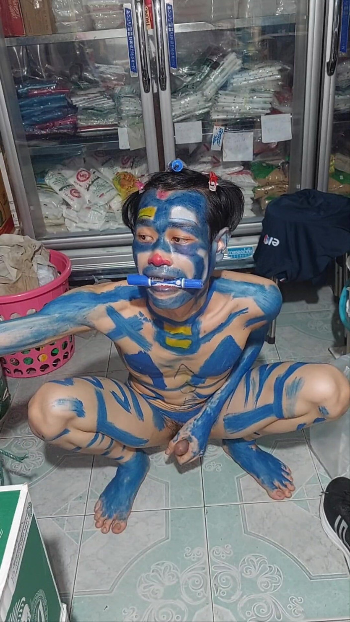 Clown likes to play with colors: Clown Part Clown Chicken1