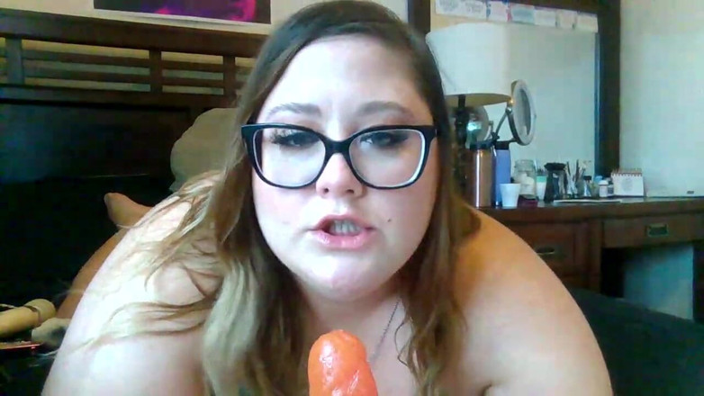 Allie Calhoun: AllieCalhounの初動画