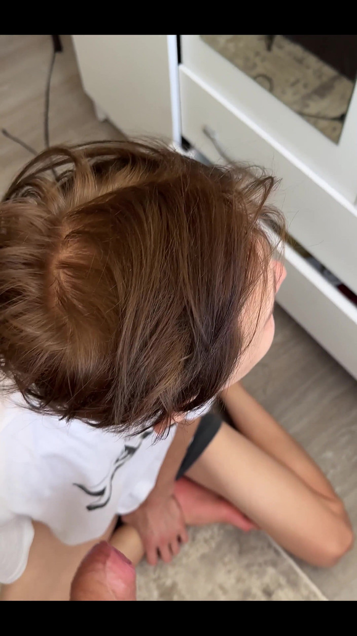 Max_Russell: Do u wanna suck me too?