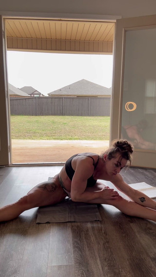 Simone Steele: シモーネ・スティールとのストレッチ