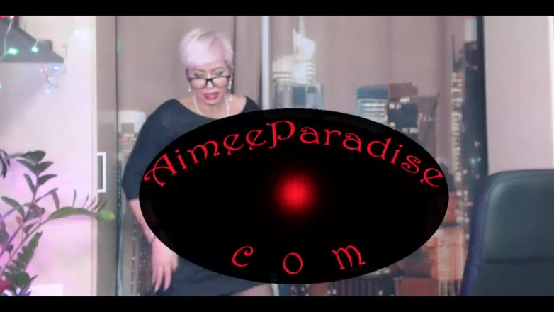 AimeeParadise: Ширші ноги, крихітко! А тепер сексуальні губи ширші, суко! Тепер покажи хлопцям, як круто ти можеш смоктати член! Ви побачите, я зроблю вас