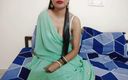 Saara Bhabhi: Дези индийская индийская инду Чачи Bhatija Mukul секс-видео Бхатия пыталась заигрывать с горячей тетушкой Инду Чачи, сосет полностью