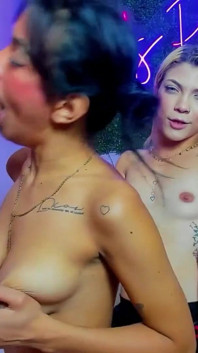 เพื่อนๆ พักผ่อนด้วยกันหลังเลิกเรียน