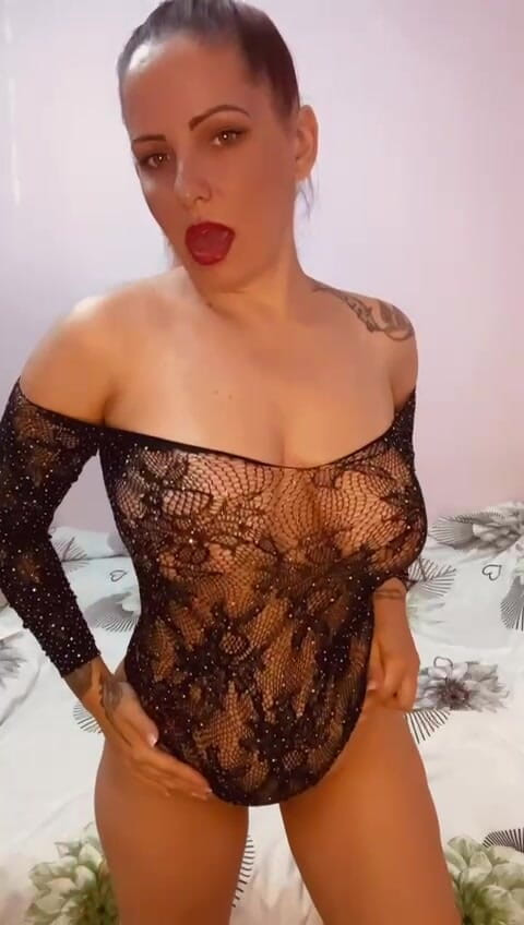 JuliaStar: Traviesa milf baila erótica